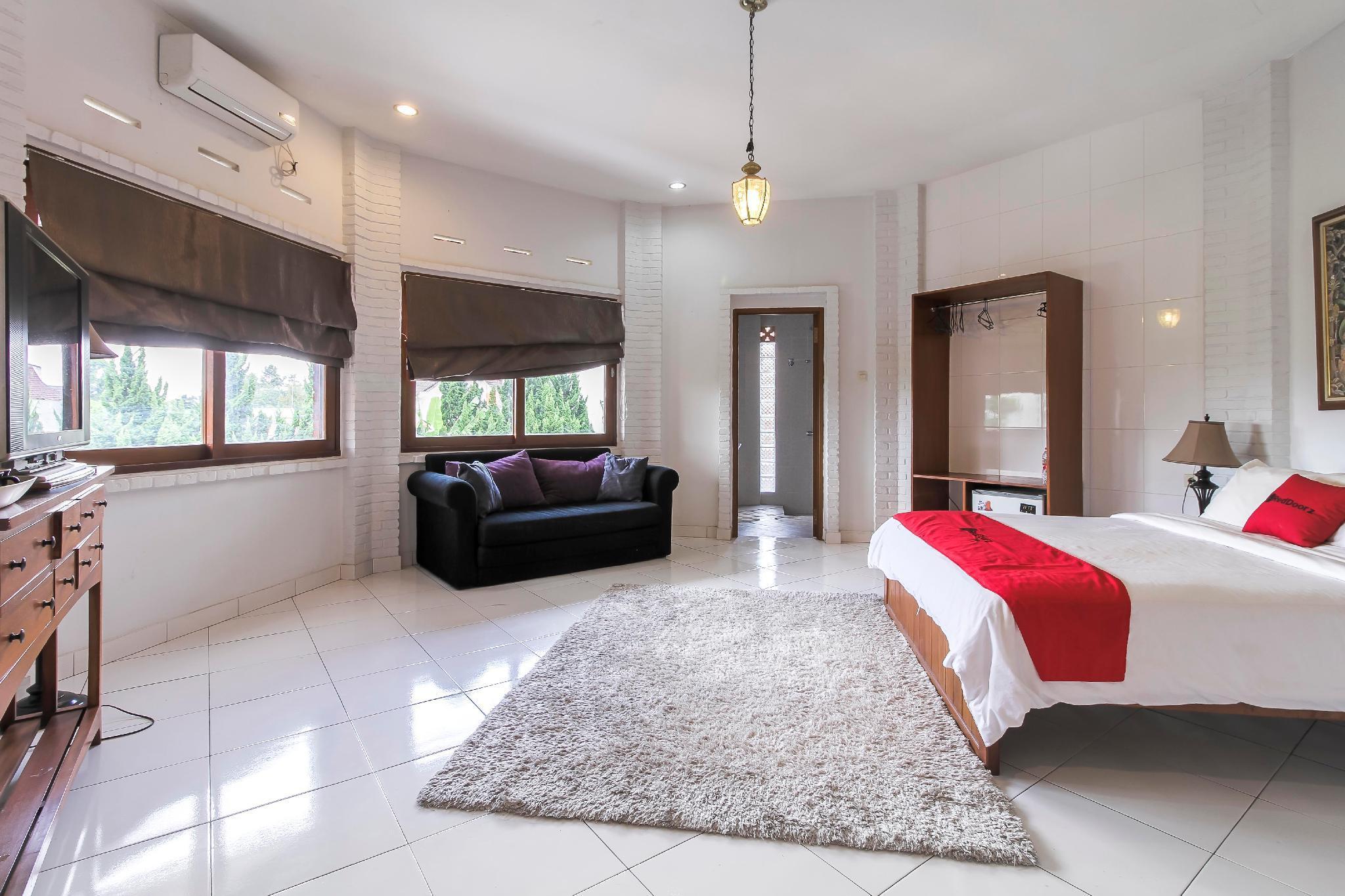 Reddoorz Plus Near Dago Pakar Бандунг Экстерьер фото