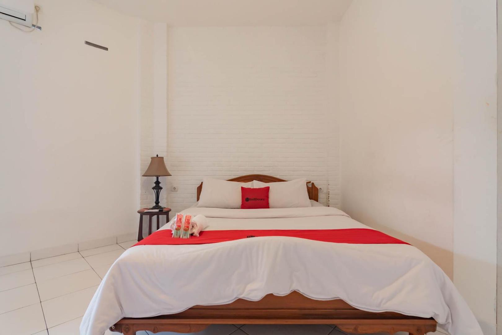 Reddoorz Plus Near Dago Pakar Бандунг Экстерьер фото