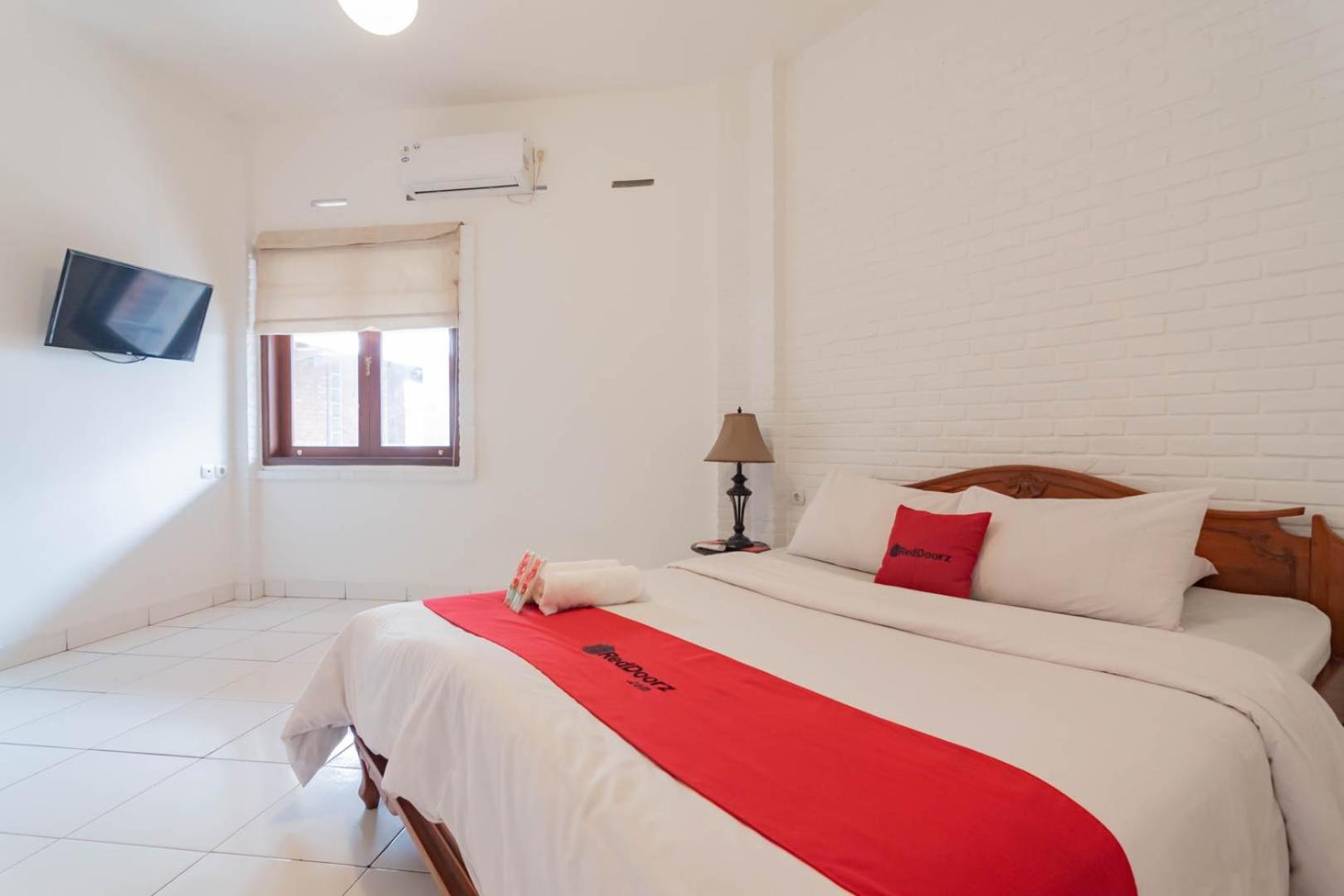 Reddoorz Plus Near Dago Pakar Бандунг Экстерьер фото