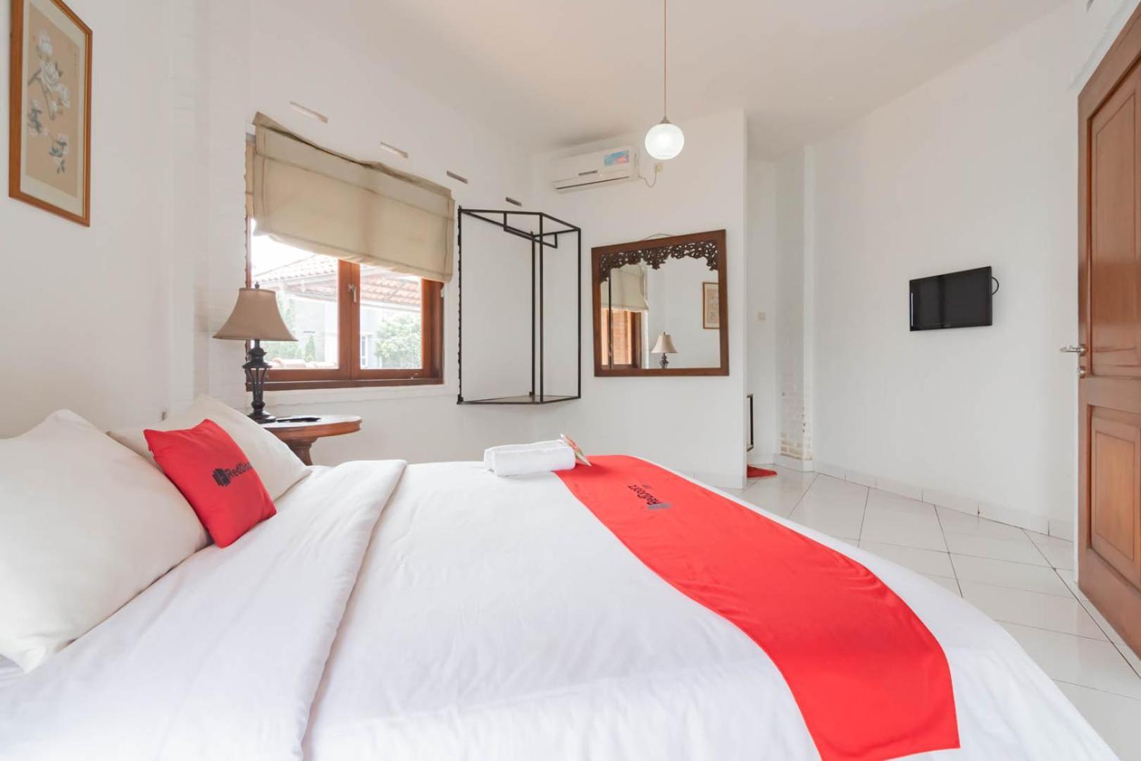 Reddoorz Plus Near Dago Pakar Бандунг Экстерьер фото