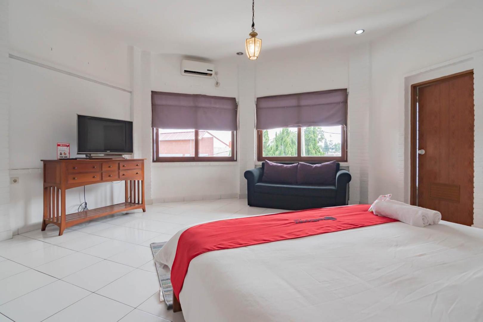 Reddoorz Plus Near Dago Pakar Бандунг Экстерьер фото