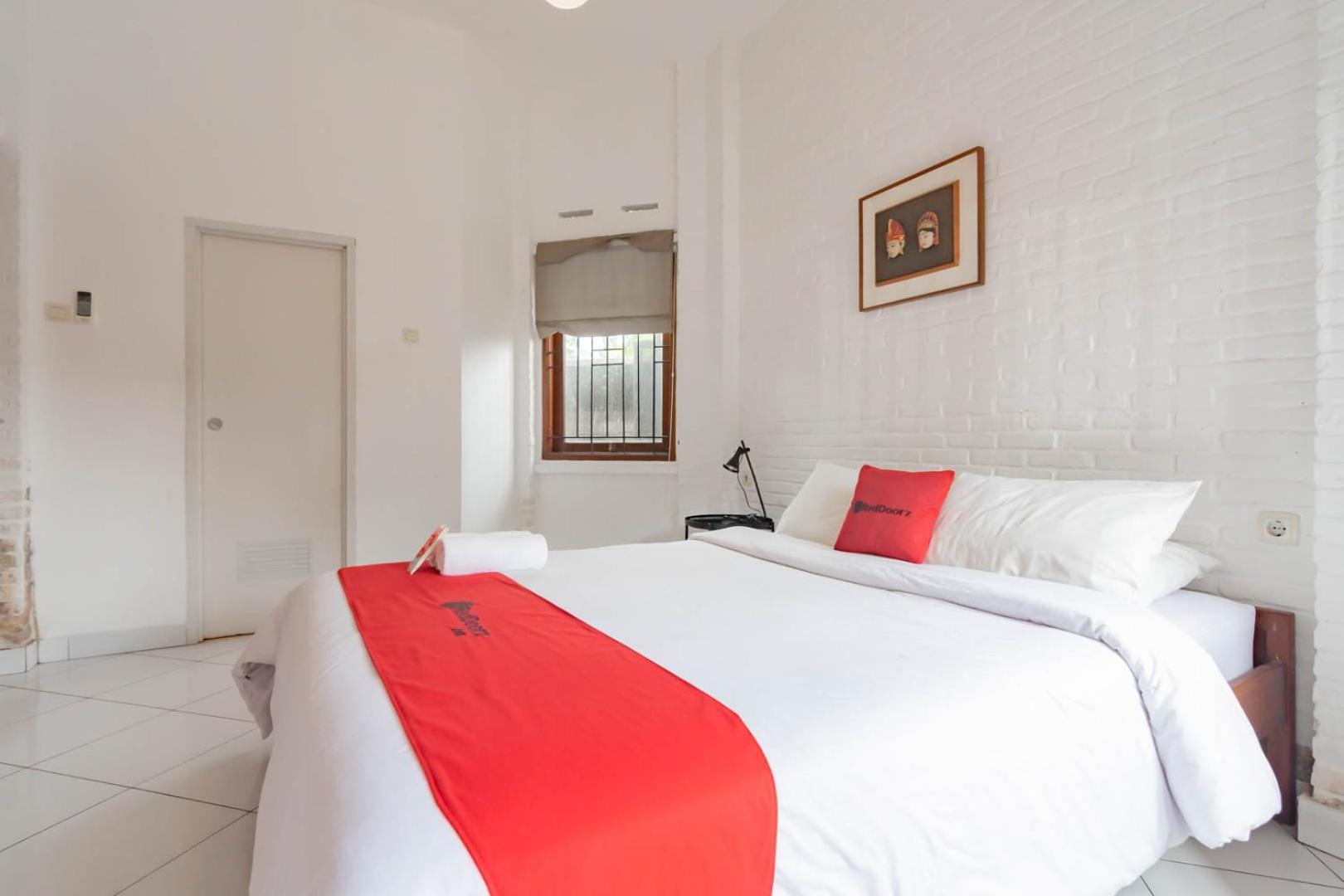 Reddoorz Plus Near Dago Pakar Бандунг Экстерьер фото