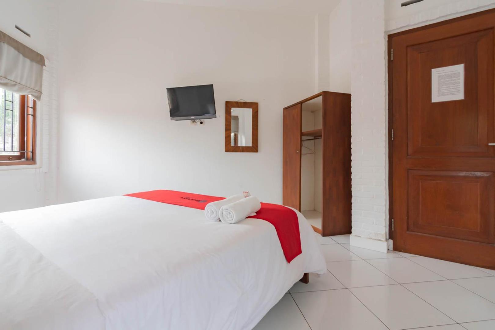 Reddoorz Plus Near Dago Pakar Бандунг Экстерьер фото