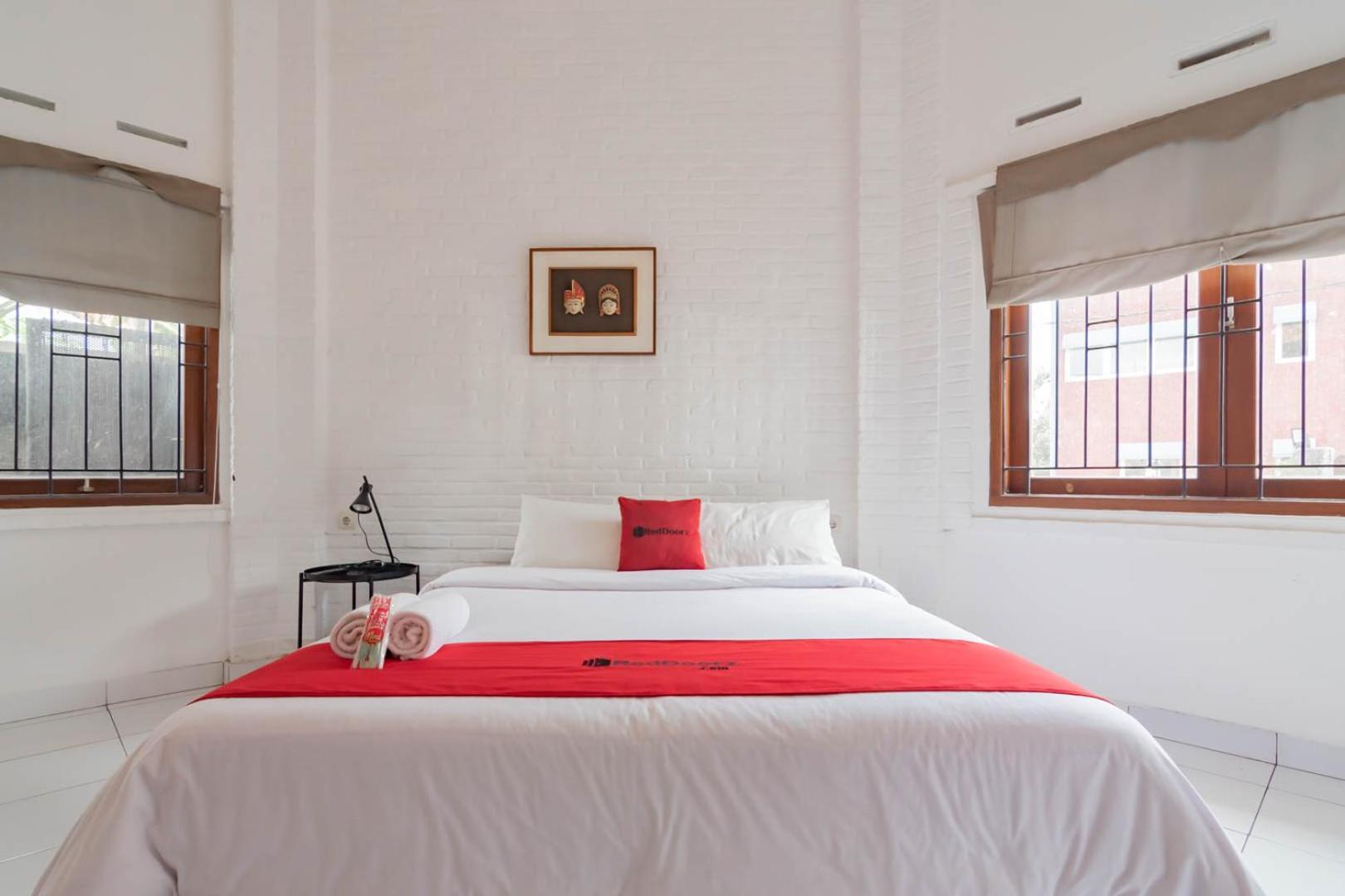 Reddoorz Plus Near Dago Pakar Бандунг Экстерьер фото